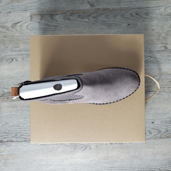 Kenneth Cole Women's Best Chelsea Bootie - Picture 5 of 9